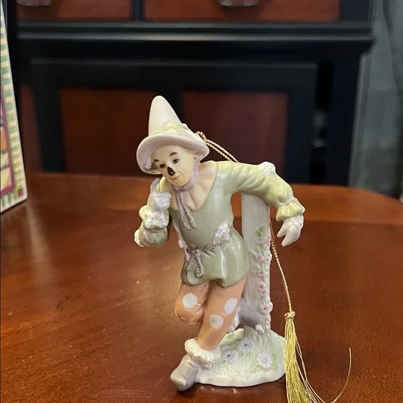 Lenox scarecrow Ornament - Green and Gold - Picture 3 of 4